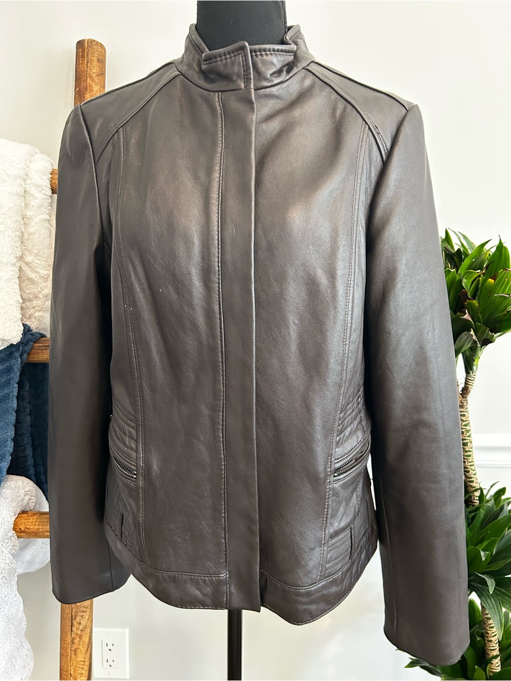 a.n.a Women's Black Leather Zip-Front Jacket, Genuine Lambskin Size Large